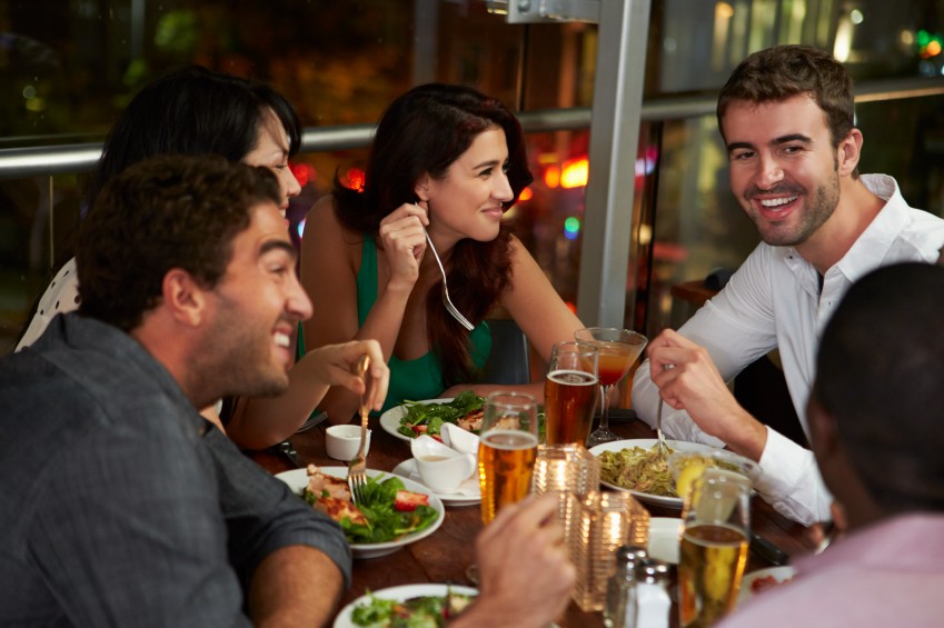 How to eat mindfully in a restaurant?